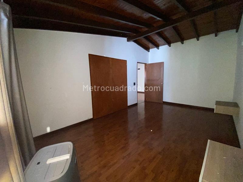 Casa Amplia de 3 Alcobas con Jardín en Conquistadores - 7