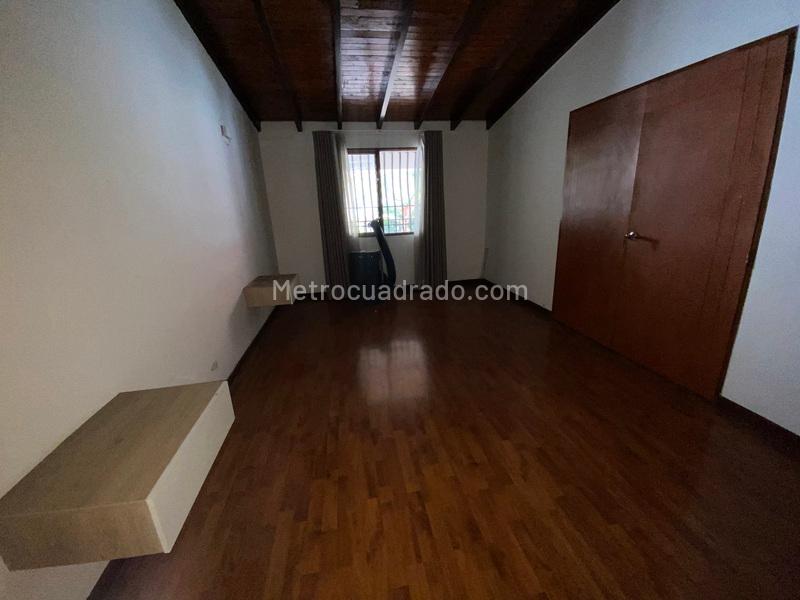 Casa Amplia de 3 Alcobas con Jardín en Conquistadores - 8