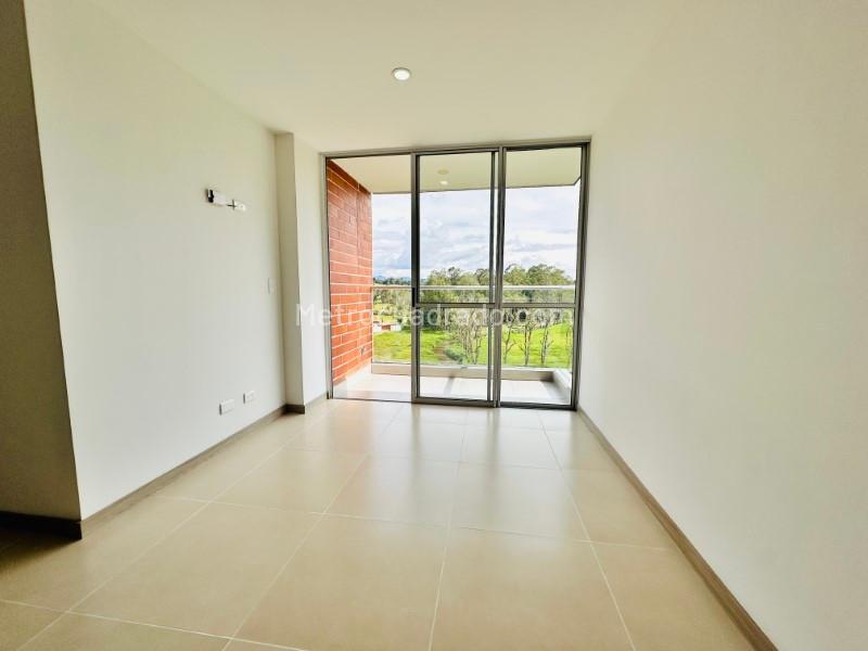 Apartamento moderno de 2 habitaciones en arriendo en Los Colegios