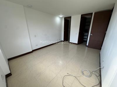 Apartamento de 3 alcobas en arriendo en Loma Del Escobero, Envigado, 108 m² · foto 11 de 18