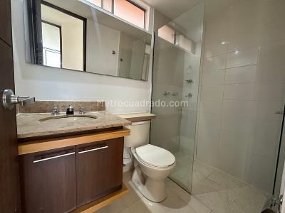 Apartamento de 3 alcobas en arriendo en Loma Del Escobero, Envigado, 108 m² · foto 13 de 18