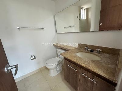 Apartamento de 3 alcobas en arriendo en Loma Del Escobero, Envigado, 108 m² · foto 14 de 18