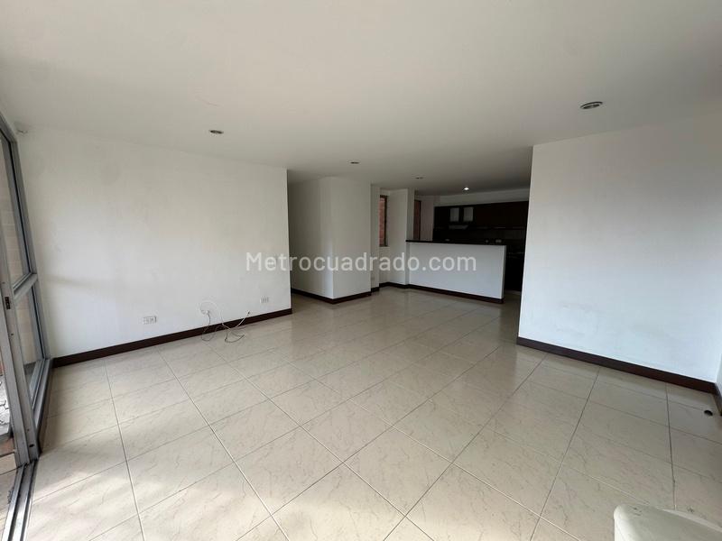 3BR Apartment in Loma Del Escobero (108 m²) - 2
