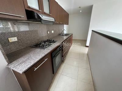 Apartamento de 3 alcobas en arriendo en Loma Del Escobero, Envigado, 108 m² · foto 4 de 18