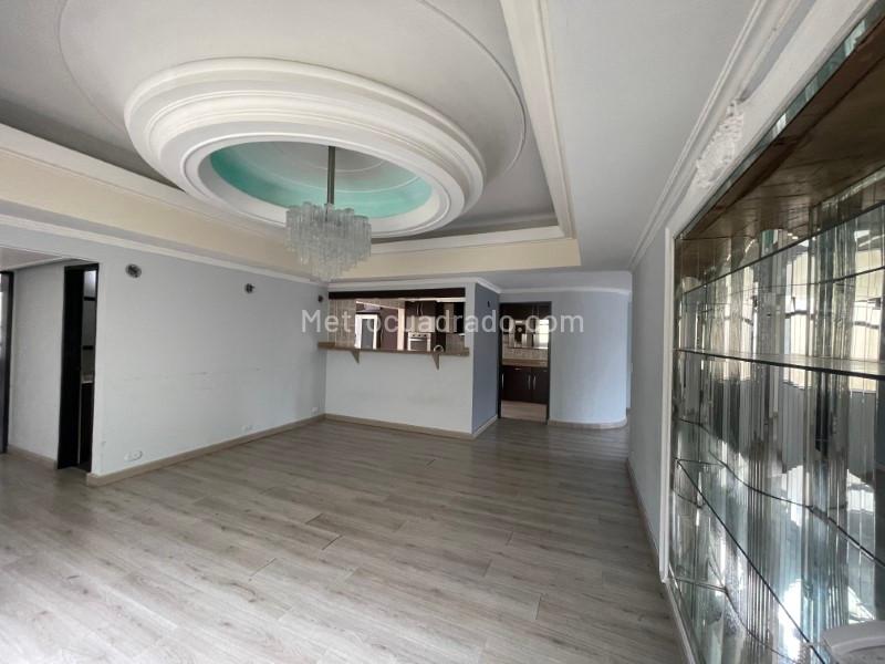 Spacious 5BR Penthouse in Laureles - 3