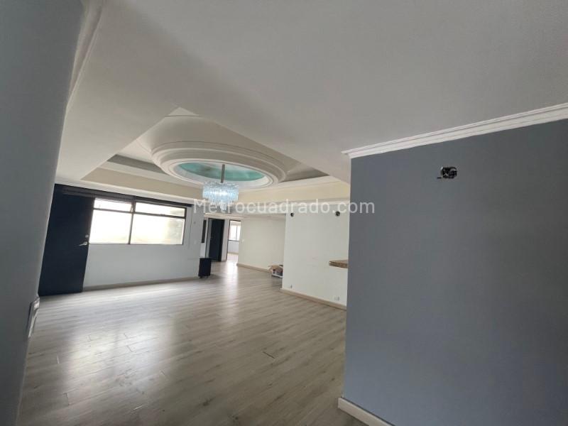 Spacious 5BR Penthouse in Laureles - 7
