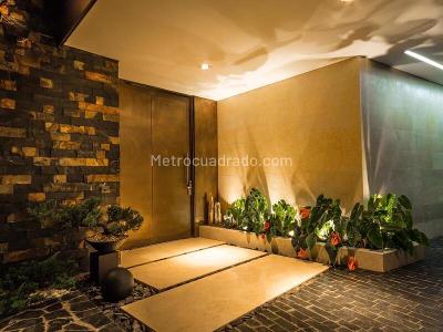 Casa de 5 alcobas en venta en El Poblado, Medellín, 738 m² · foto 13 de 13