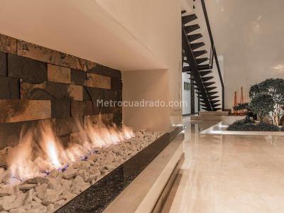 Casa de 5 alcobas en venta en El Poblado, Medellín, 738 m² · foto 3 de 13