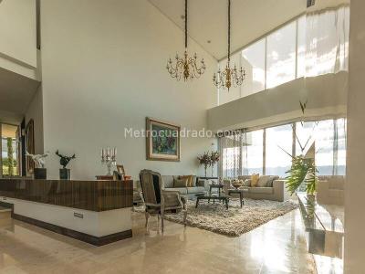 Casa de 5 alcobas en venta en El Poblado, Medellín, 738 m² · foto 5 de 13