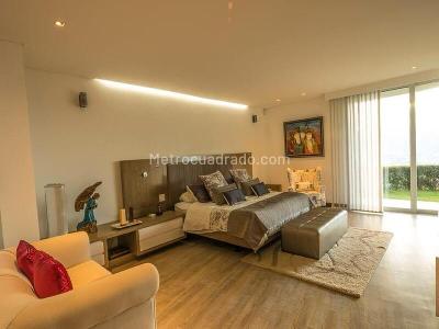 Casa de 5 alcobas en venta en El Poblado, Medellín, 738 m² · foto 8 de 13
