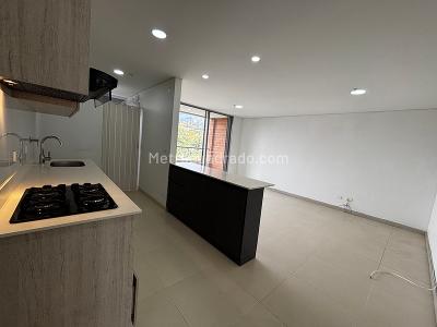 Apartamento de 2 alcobas en arriendo en Loma Del Escobero, Envigado, 85 m² · foto 4 de 15