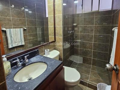 Apartamento de 3 alcobas en arriendo en El Poblado, Medellín, 95 m² · foto 12 de 14