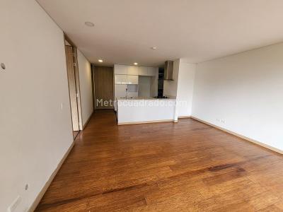 Apartaestudio en venta en El Poblado, Medellín, 63 m² · foto 2 de 13