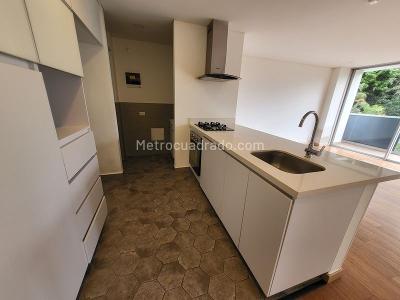 Apartaestudio en venta en El Poblado, Medellín, 63 m² · foto 4 de 13