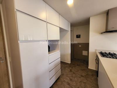 Apartaestudio en venta en El Poblado, Medellín, 63 m² · foto 8 de 13