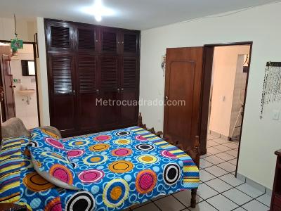 Casa de 3 alcobas en venta en Campo Valdes N2, Medellín, 231 m² · foto 13 de 20