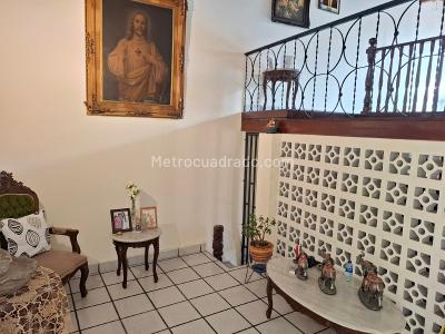 Casa de 3 alcobas en venta en Campo Valdes N2, Medellín, 231 m² · foto 2 de 20