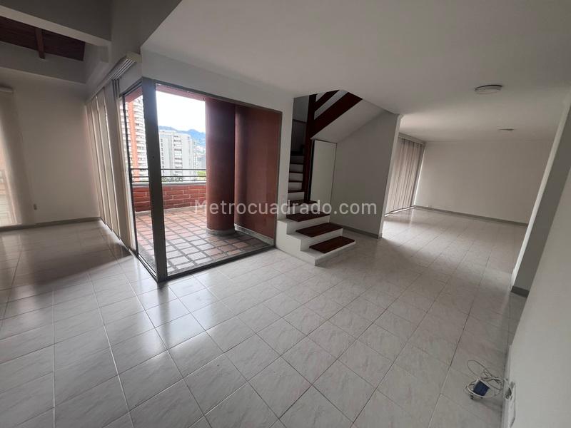 Duplex de 3 Alcobas en Milla de Oro, El Poblado - 2