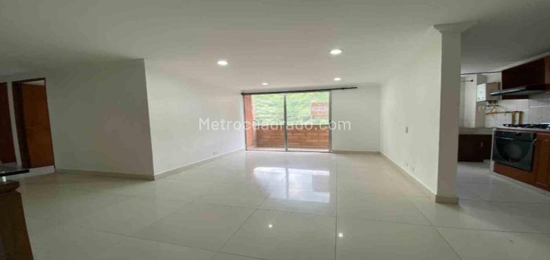 3BR Apartment with Private Bath & Parking in Belún Loma de los Bernal