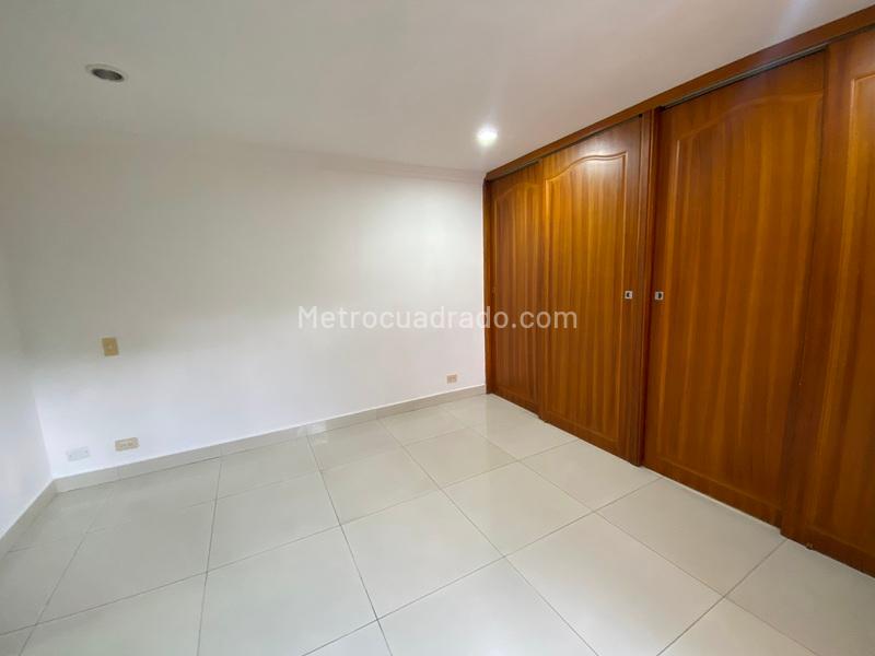 Apartamento de 3 Alcobas con Baño Privado y Parqueadero en Belén Loma de los Bernal - 4
