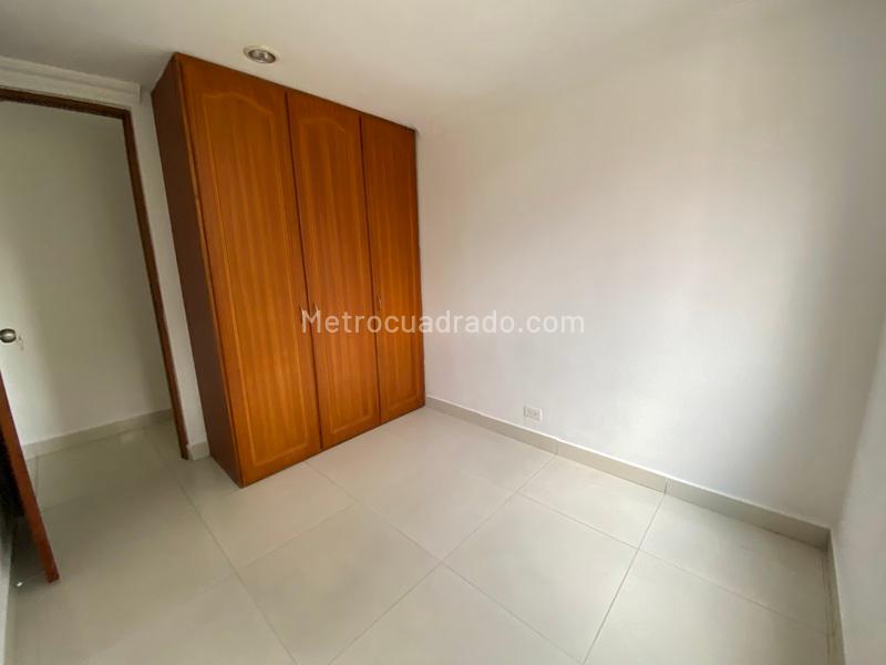 Apartamento de 3 Alcobas con Baño Privado y Parqueadero en Belén Loma de los Bernal - 5