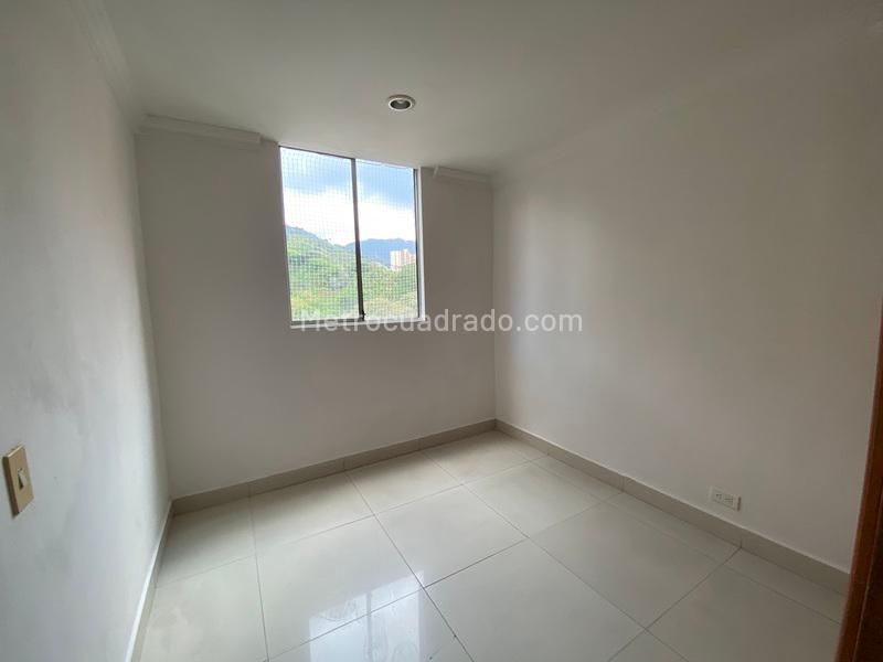 Apartamento de 3 Alcobas con Baño Privado y Parqueadero en Belén Loma de los Bernal - 7