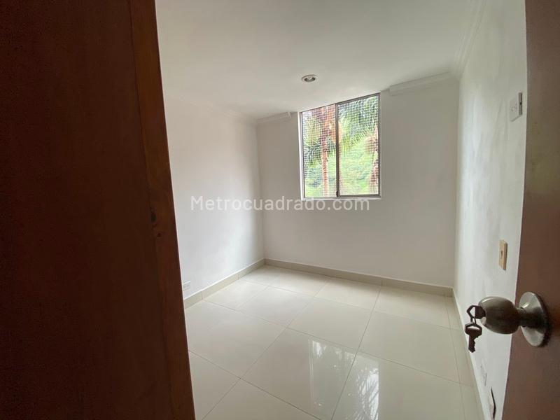 Apartamento de 3 Alcobas con Baño Privado y Parqueadero en Belén Loma de los Bernal - 8