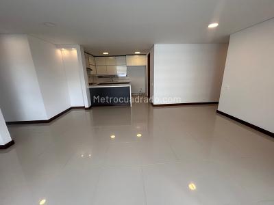 Apartamento de 2 alcobas en arriendo en Los Balsos, Medellín, 110 m² · foto 2 de 15