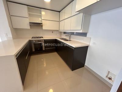 Apartamento de 2 alcobas en arriendo en Los Balsos, Medellín, 110 m² · foto 4 de 15