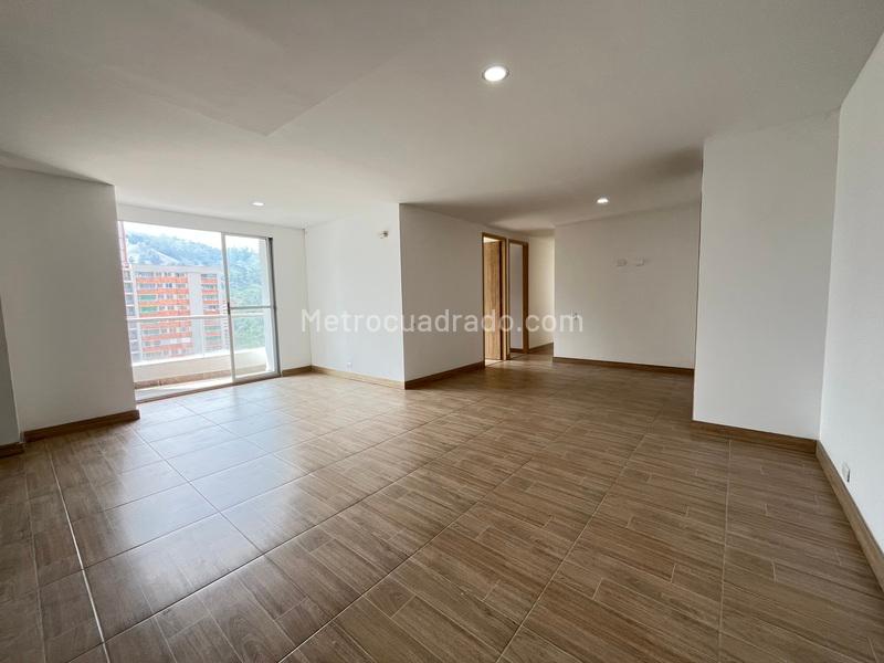 Apartamento amplio de 4 habitaciones en arriendo en Aves María, Sabaneta