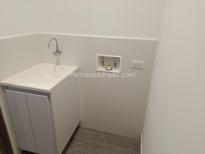 1BR Loft-Style Apartment in San Lucas, El Poblado - 9