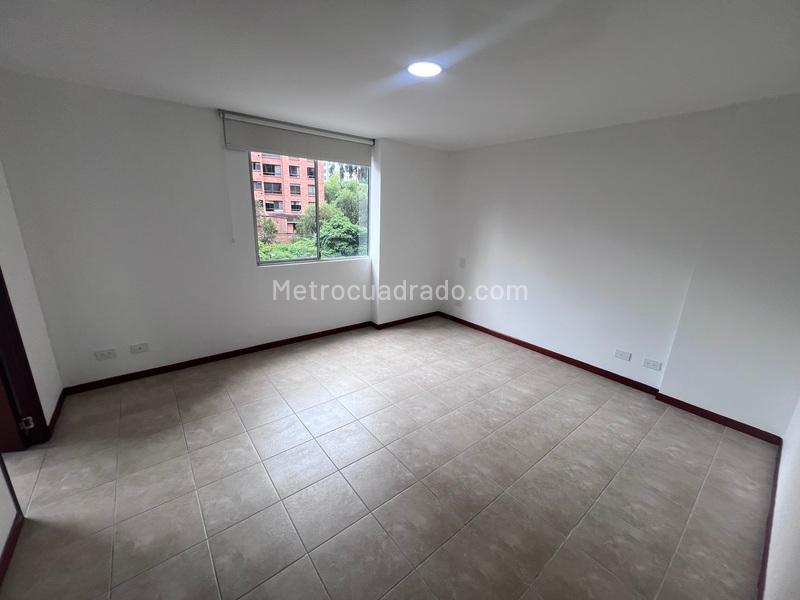 4BR Apartment in Patio Bonito (80 m²) - 4