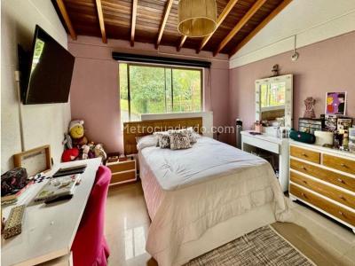 Casa de 5 alcobas en venta en Otraparte, Envigado, 258 m² · foto 9 de 13