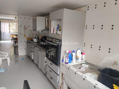 Apartamento de 3 alcobas en venta en Laureles, Medellín, 125 m² · foto 4 de 18