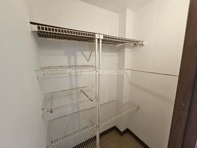 Apartamento de 2 alcobas en arriendo en La Linde, Medellín, 85 m² · foto 10 de 12