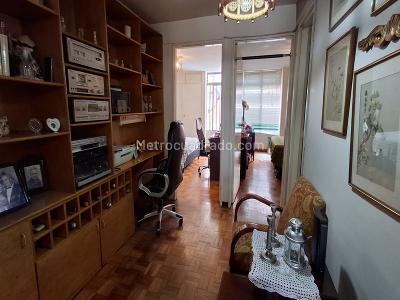 Apartamento de 4 alcobas en venta en Laureles, Medellín, 170 m² · foto 2 de 10