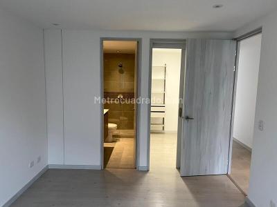 Apartamento de 3 alcobas en arriendo en Castropol, Medellín, 105 m² · foto 4 de 8