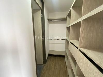Apartamento de 3 alcobas en arriendo en Loma De Los Bernal, Medellín, 103 m² · foto 10 de 16
