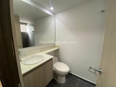 Apartamento de 3 alcobas en arriendo en Loma De Los Bernal, Medellín, 103 m² · foto 12 de 16