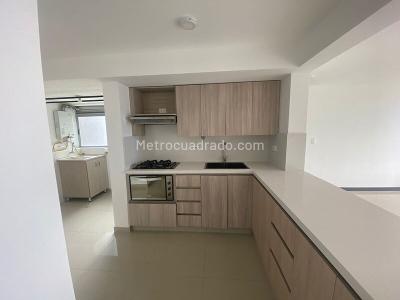 Apartamento de 3 alcobas en arriendo en Loma De Los Bernal, Medellín, 103 m² · foto 2 de 16