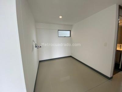Apartamento de 3 alcobas en arriendo en Loma De Los Bernal, Medellín, 103 m² · foto 3 de 16