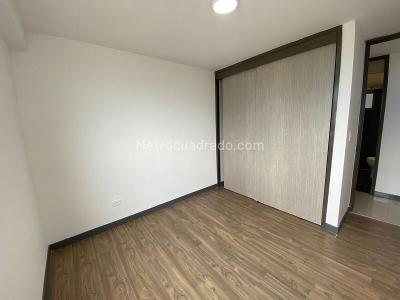 Apartamento de 3 alcobas en arriendo en Loma De Los Bernal, Medellín, 103 m² · foto 4 de 16