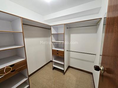 Apartamento de 3 alcobas en arriendo en El Poblado, Medellín, 140 m² · foto 13 de 20