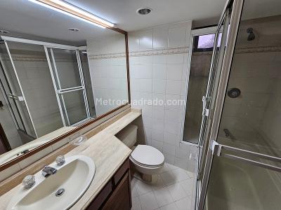 Apartamento de 3 alcobas en arriendo en El Poblado, Medellín, 140 m² · foto 16 de 20