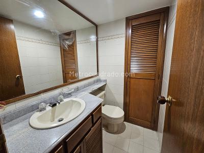 Apartamento de 3 alcobas en arriendo en El Poblado, Medellín, 140 m² · foto 17 de 20