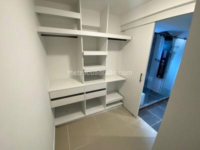 Apartamento de 3 alcobas en arriendo en Loma De Los Bernal, Medellín, 103 m² · foto 11 de 15