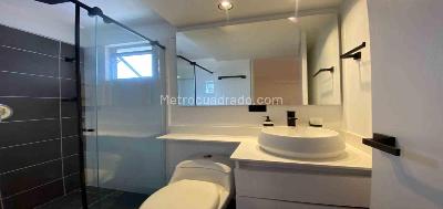 Apartamento de 3 alcobas en arriendo en Loma De Los Bernal, Medellín, 103 m² · foto 12 de 15