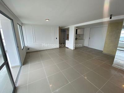 Apartamento de 3 alcobas en arriendo en Loma De Los Bernal, Medellín, 103 m² · foto 2 de 15