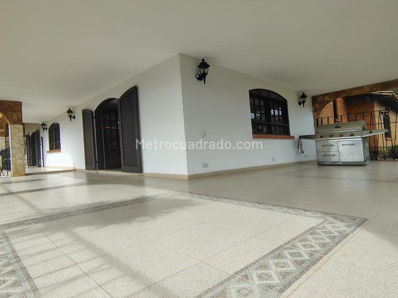 4BR Finca in Otro (500 m²) - 2