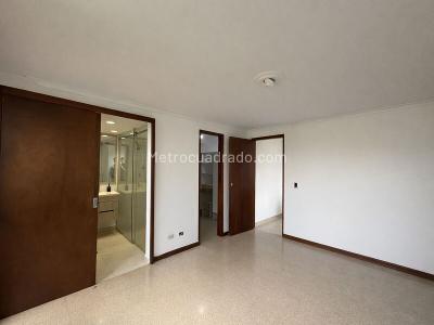 Apartamento de 3 alcobas en arriendo en El Poblado, Medellín, 136 m² · foto 8 de 20